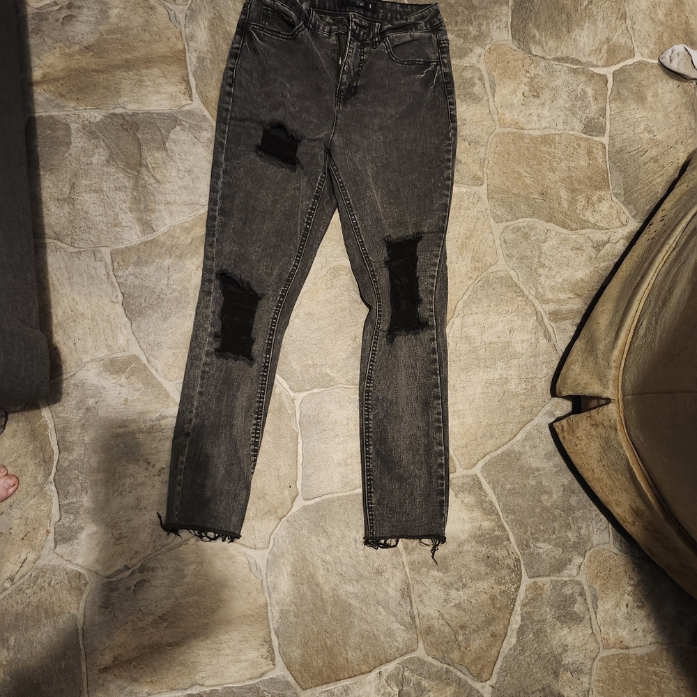 Edgy Black Distressed Women's Skinny Jeans